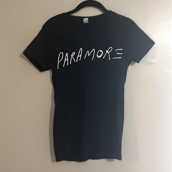 Tops - Paramore Band Tee